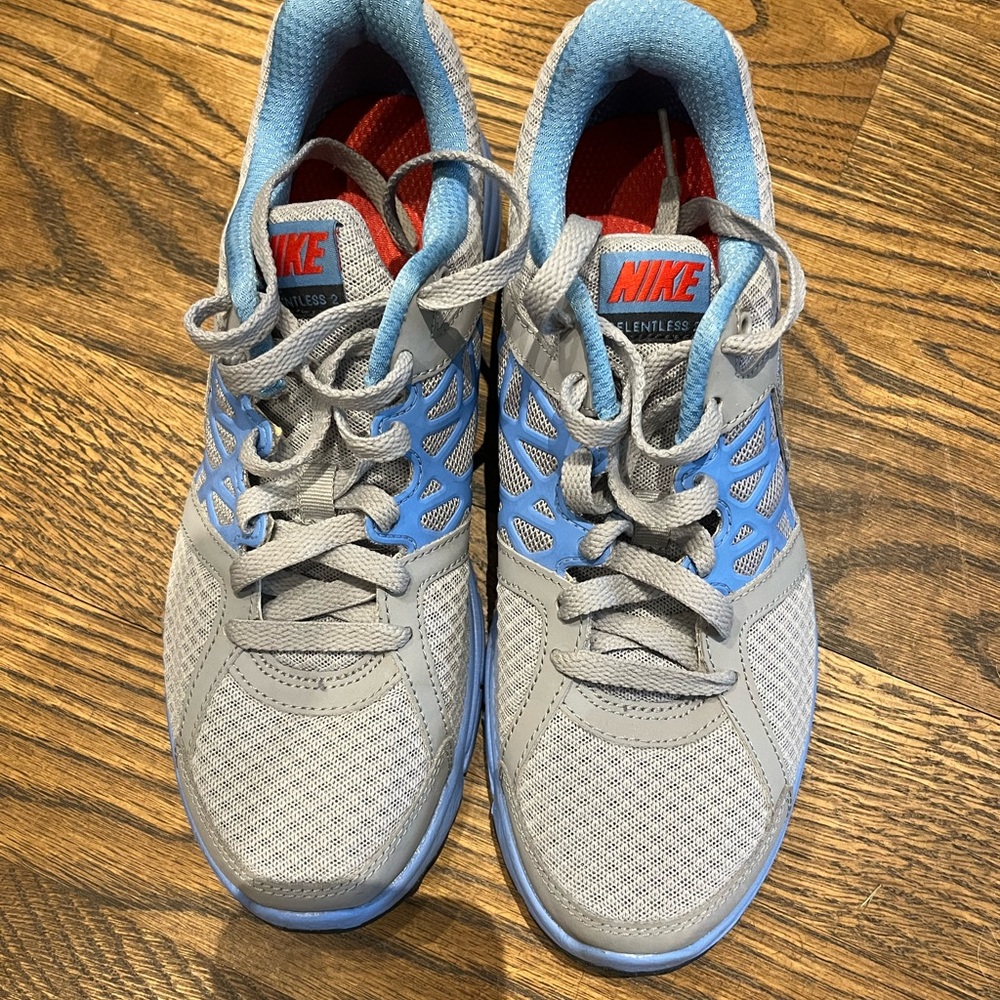 Nike tennis shoes